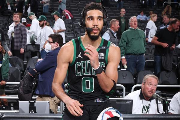 年度最佳新秀竞争愈发激烈（年度最佳新秀之争白热化）