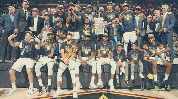 记者：阿贾克斯正接触前狼堡主帅西莫尼斯，视为海廷加继任者（阿贾克斯洽谈前狼堡主帅西莫尼斯，拟接替海廷加）