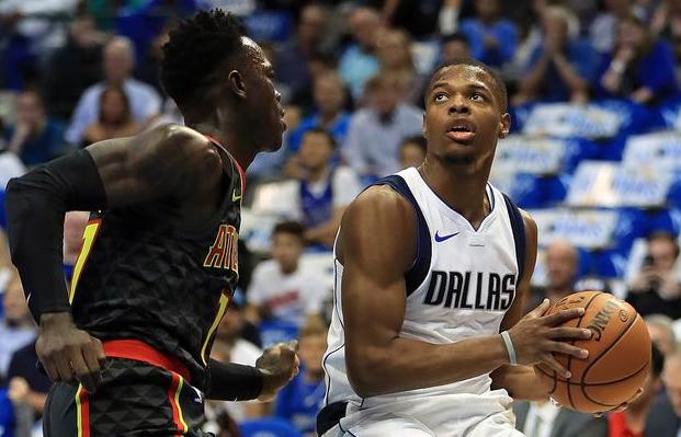 外媒：下赛季欧冠联赛阶段用球将采用白+薄荷绿+紫创新配色（外媒称：下赛季欧冠联赛阶段比赛用球将启用白、薄荷绿与紫的全新配色）