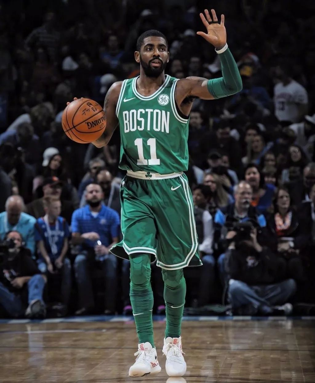 半场战报：科莫0-0卡利亚里（半场战况：科莫与卡利亚里战成0-0）