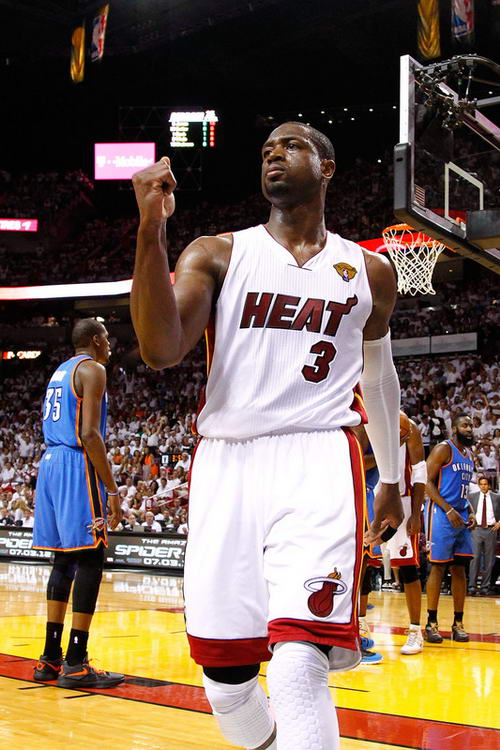 记者：米利唐右腿内收肌不适，周三将接受检查（记者：米利唐右腿内收肌出现不适，将于周三接受检查）