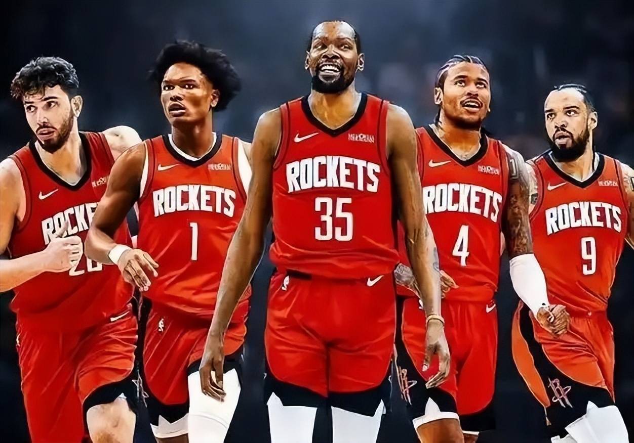 被赠送云达不莱梅印有8号的球衣，克罗斯：这是合同报价吗（收到云达不莱梅8号球衣，克罗斯打趣：这是合同报价？）