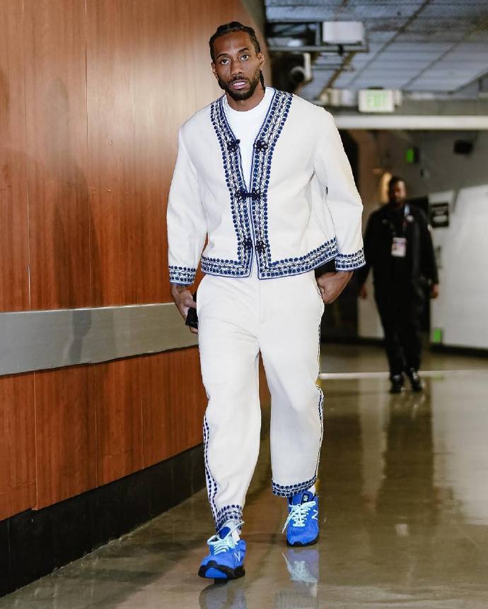 维埃里：现在拿皮奥和其他人比较毫无意义，应该让他安心踢球（维埃里：别再拿皮奥和别人比较了，让他专心踢球吧）