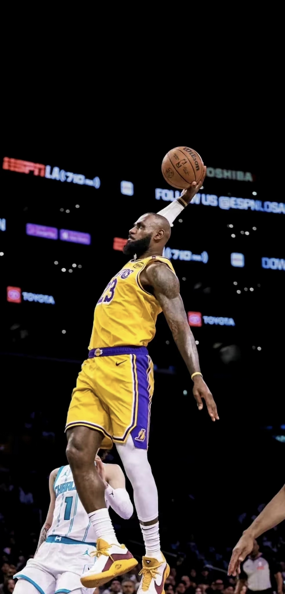 凯恩：英格兰目标是世界杯夺冠，要付出大量努力但令人兴奋（凯恩称英格兰目标是捧起世界杯，过程艰辛却令人振奋）