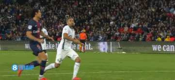 足球传球路线的五大选择技巧（足球传球路线选择的五个关键要点）