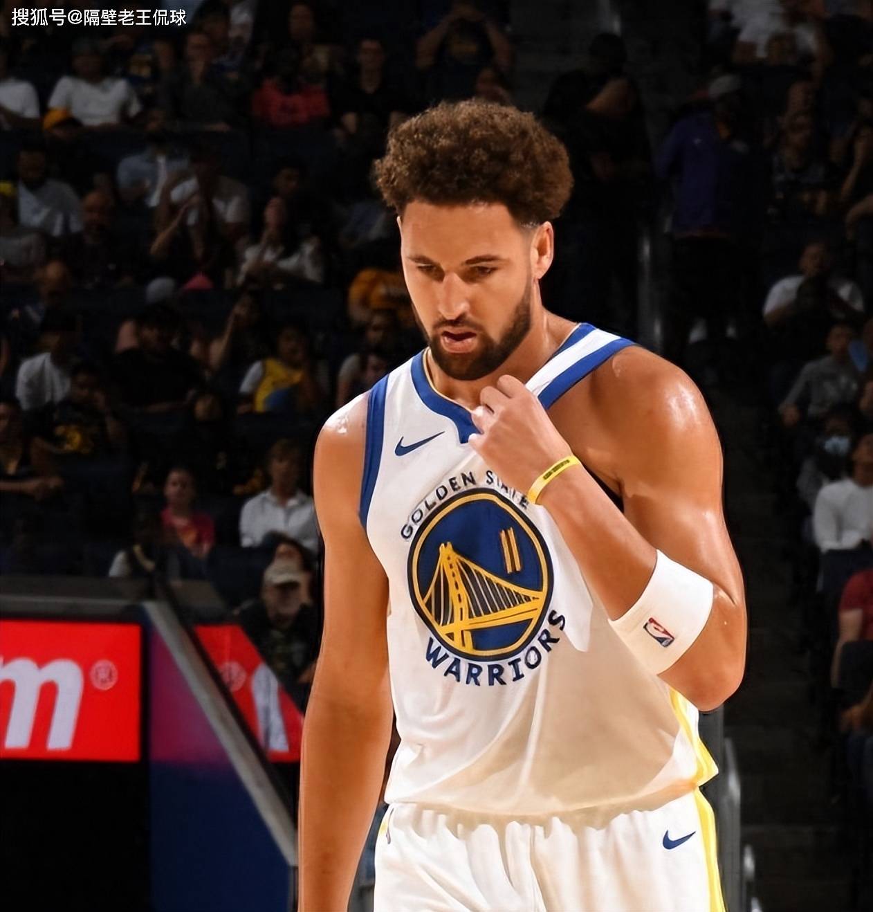 梅开二度助那不勒斯战胜尤文，霍伊伦当选全场最佳球员（双响引领那不勒斯力克尤文，霍伊伦荣膺全场MVP）